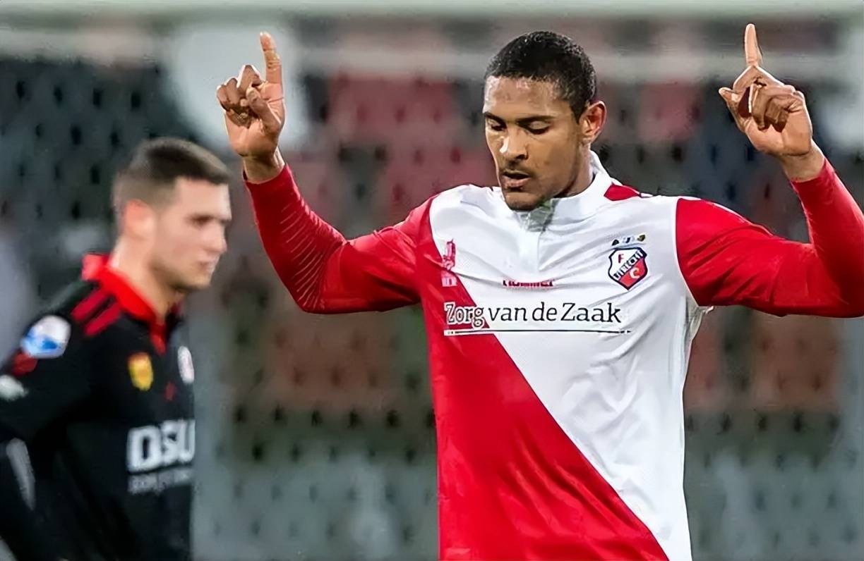 中场休息时 中场休息时